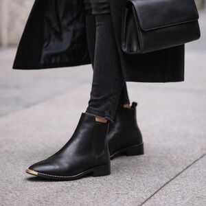 COACH Nichole Chelsea Ankle Boots Black Leather Gold Toe Plate
Size 7